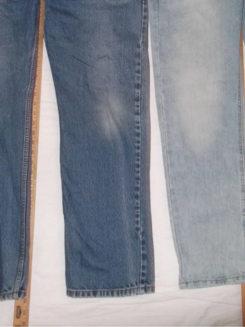 Lot of 2 Levi’s 36x32 505 Medium Wash & Signature Light Wash Straight Leg Jeans